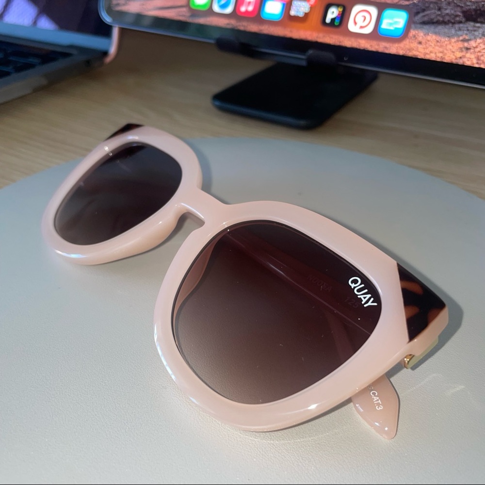 Brand NEW Quay sunglasses - pink